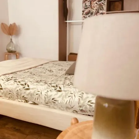 Grand T1 De 38 M2 Au Design Epuree * Marseille